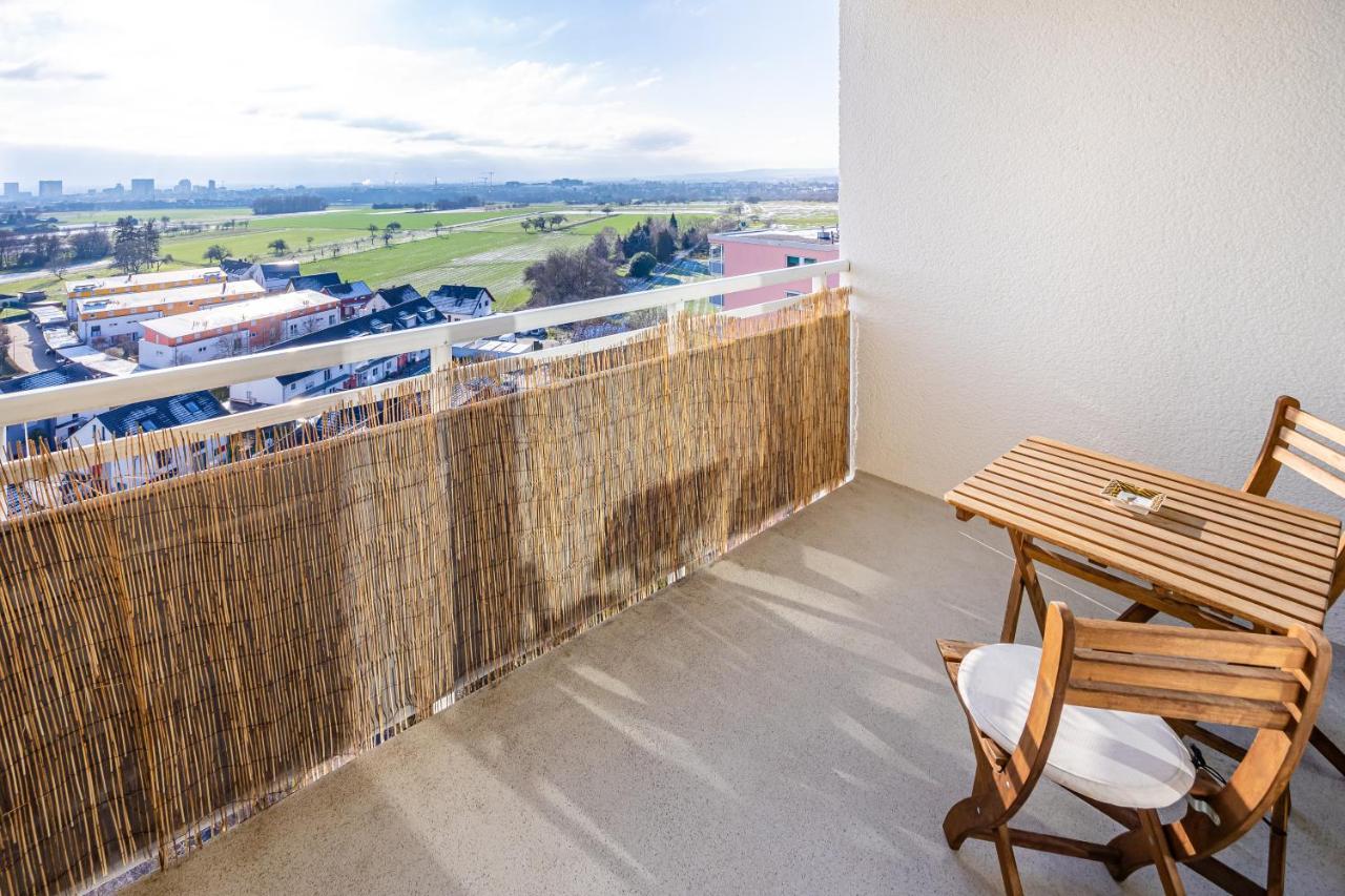 Moderne 2-Zimmer-Wohnung Mit Atemberaubender Skyline Aussicht Auf Frankfurt! Steinbach im Taunus Exterior foto