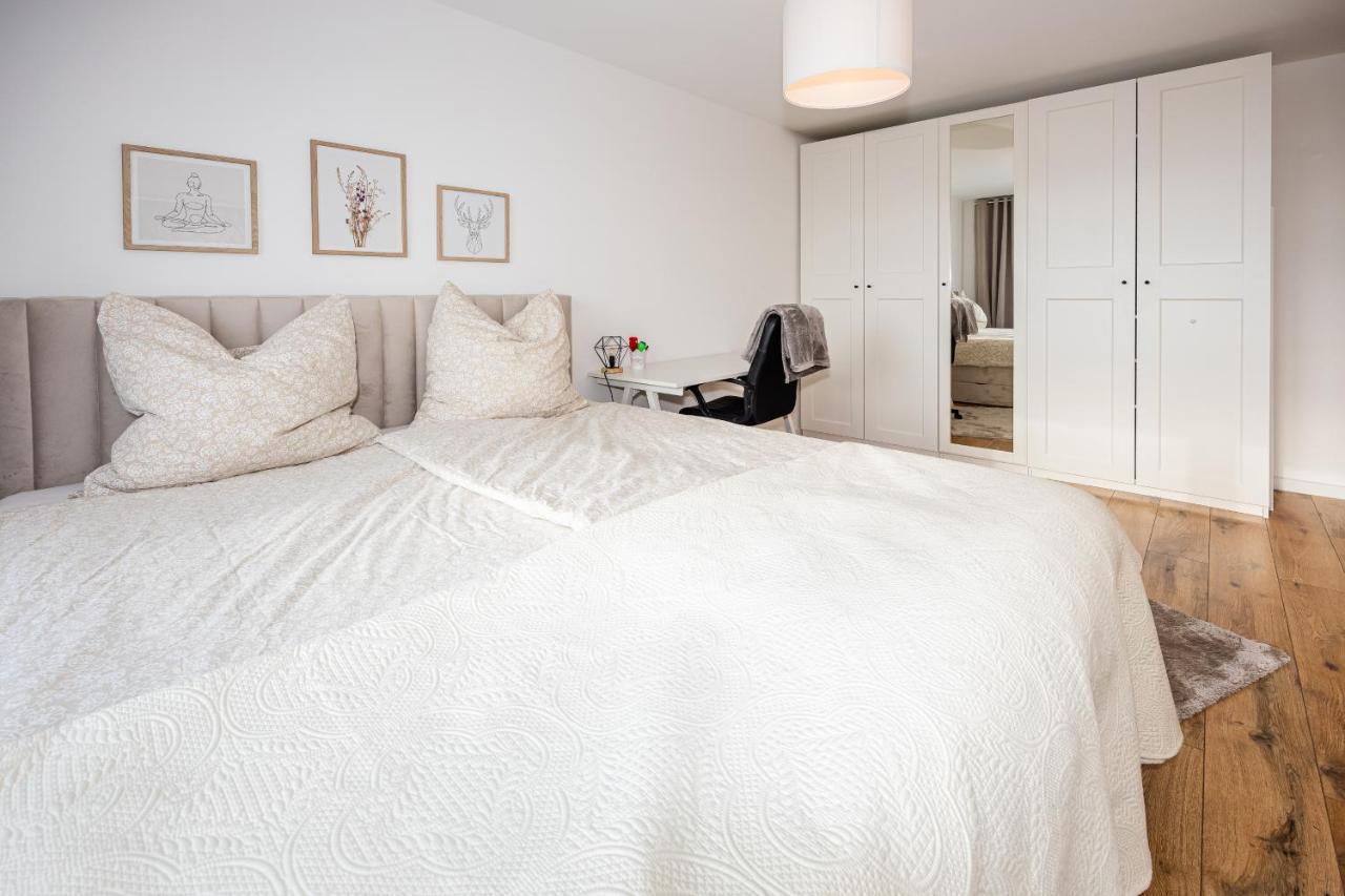 Moderne 2-Zimmer-Wohnung Mit Atemberaubender Skyline Aussicht Auf Frankfurt! Steinbach im Taunus Exterior foto