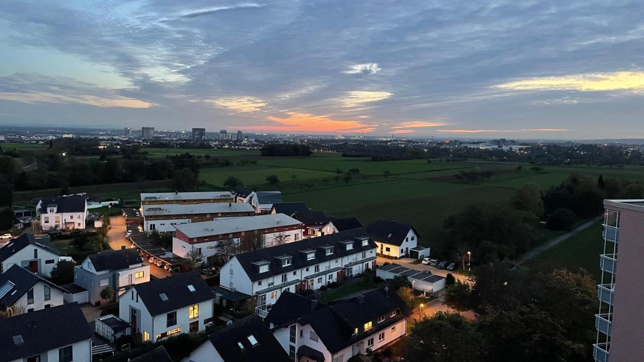 Moderne 2-Zimmer-Wohnung Mit Atemberaubender Skyline Aussicht Auf Frankfurt! Steinbach im Taunus Exterior foto